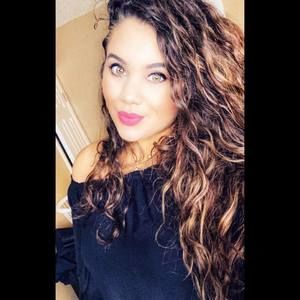 Meet your Posher, Laralee